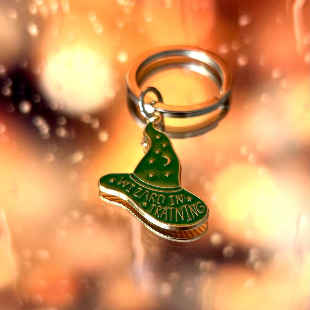 Wizard in Training – Green Wizard Hat Enamel Keyring
